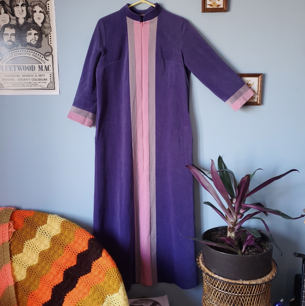 Amazing vintage 1970s Vanity Fair velour long night gown